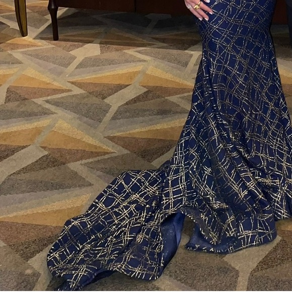 Designer Gown Ryan Patros - Walter Mendez Collection - Picture 3 of 7